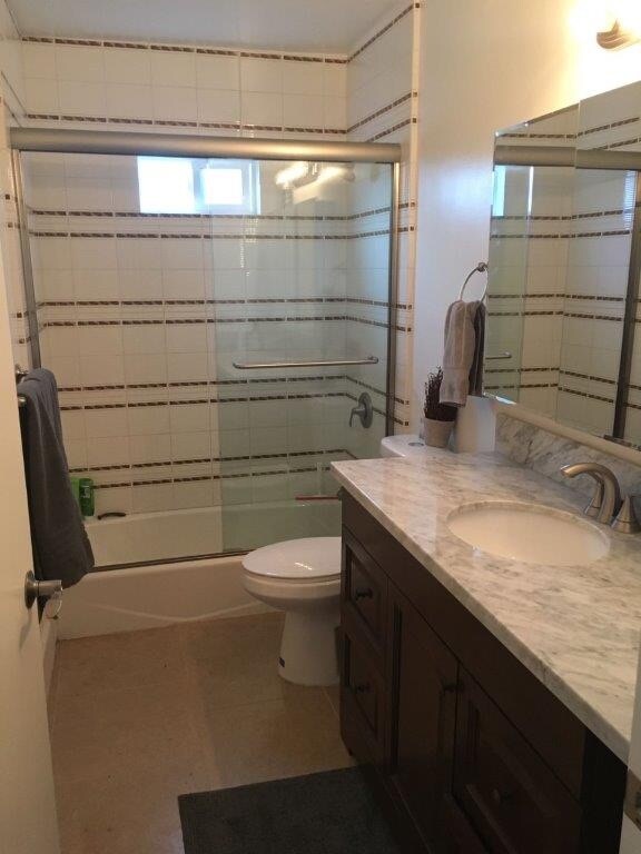 Baño - 828 9th St
