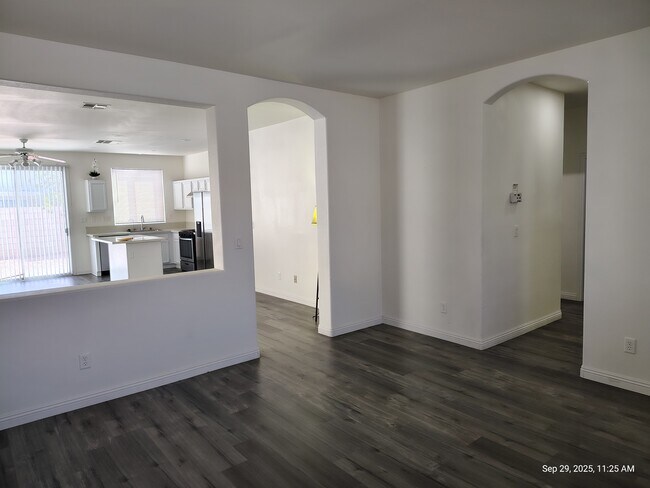 Foto del edificio - 5526 Cresent Valley St