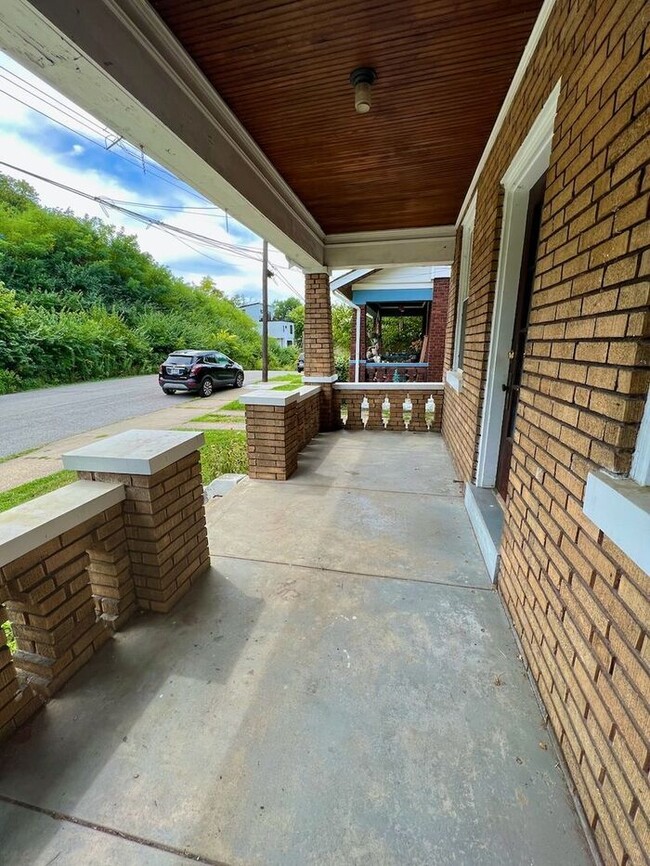 Foto del edificio - Adorable Dayton KY Craftsman Home!