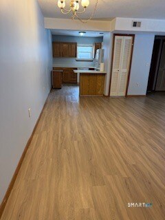 Building Photo - 702 Twin Circle Dr