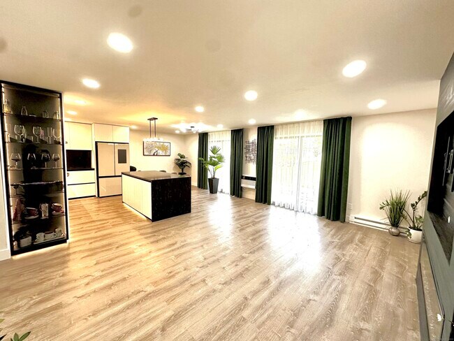 Foto del edificio - 255 Strawberry Hill Ave