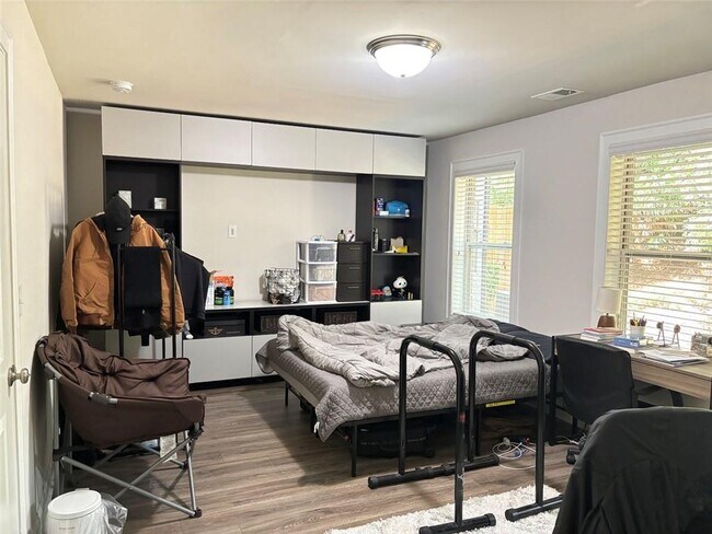 Foto del edificio - 7866 Laurel Crest Dr