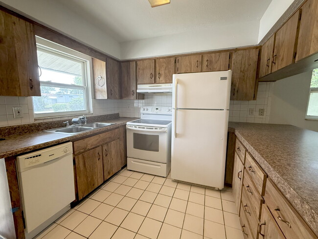 Building Photo - 12106 Watterson St