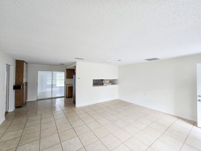 Building Photo - Charming 2 bed 2 bath in Vero Beach!