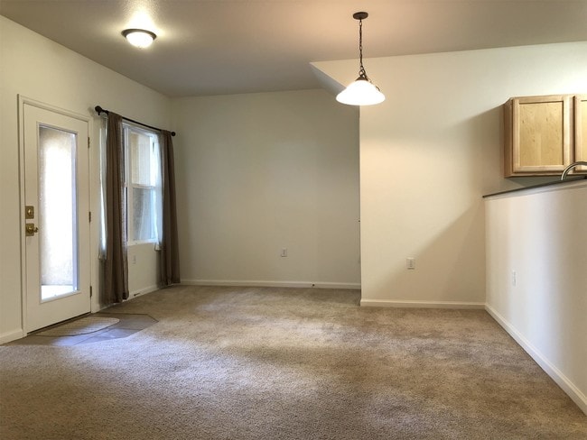 Building Photo - 502 Lucca Dr