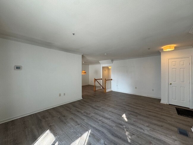 Foto del edificio - Spacious 3 Bed 3 Bath Condo With Balcony I...