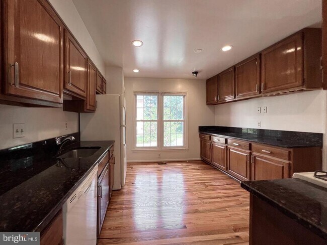 Foto del edificio - 7132 Swansong Wy