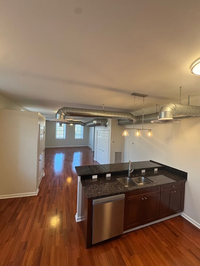 Building Photo - Parazin Lofts