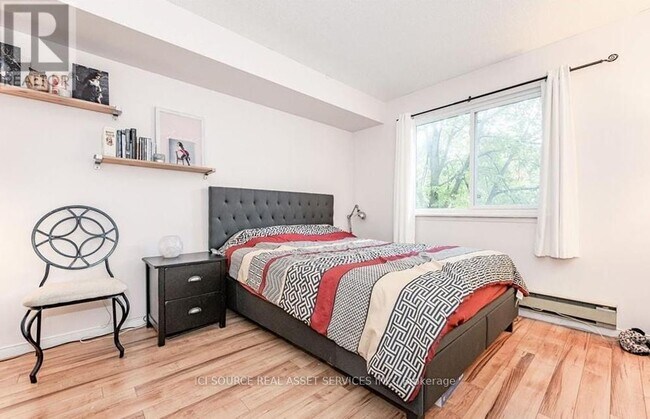 Photo du bâtiment - 1512 Pilgrims Way