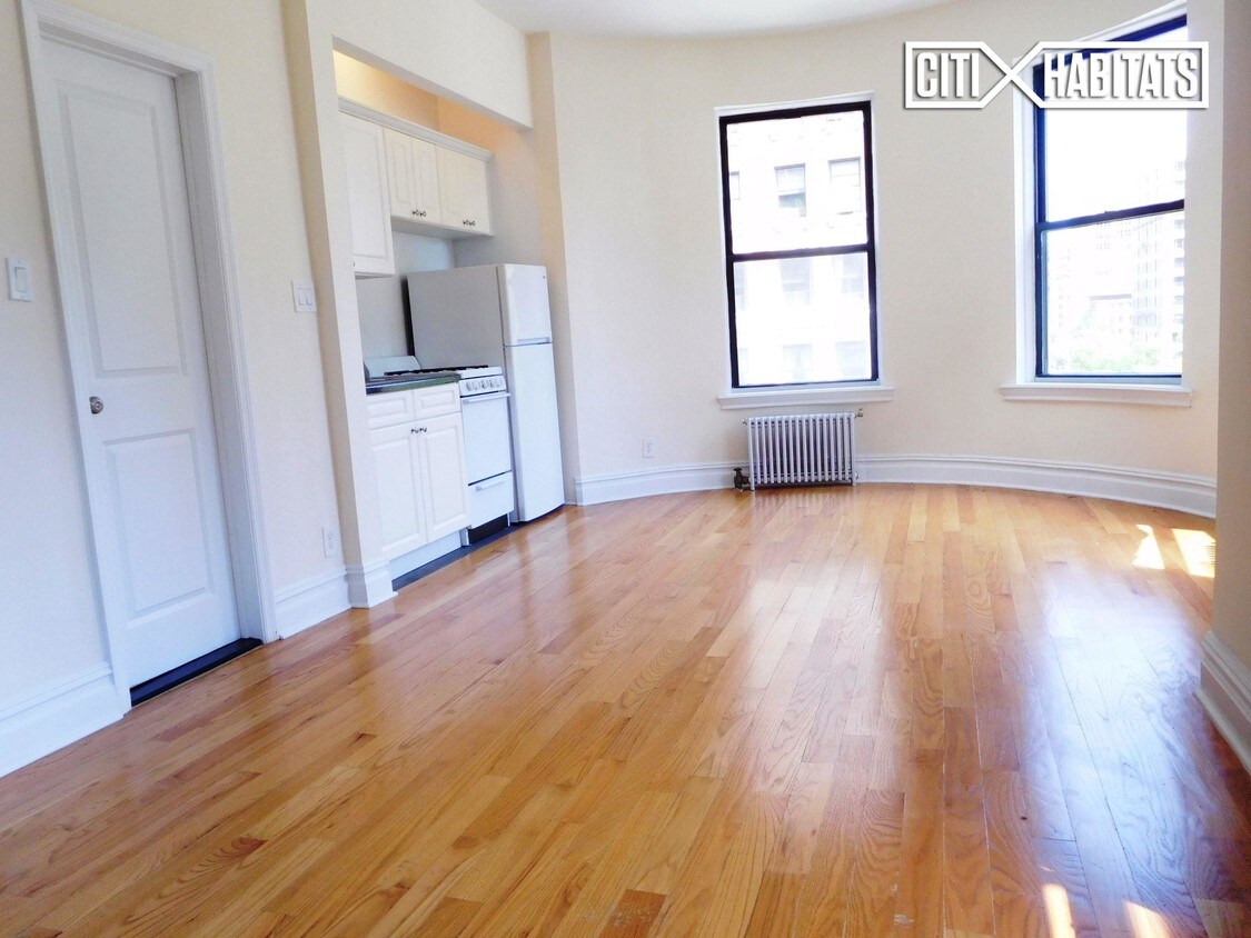 Primary Photo - 300 W 106th St
