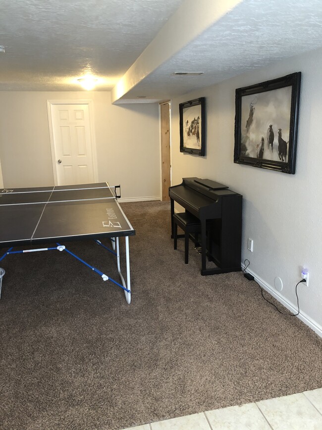 Living room 1 - 537 E 30 N