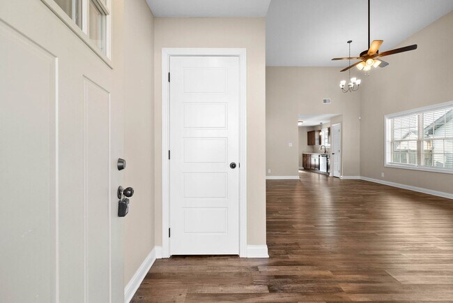 Foto del edificio - Pet Friendly Three Bedroom!