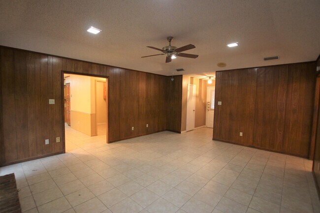 Foto del edificio - 3113 McDonald Rd