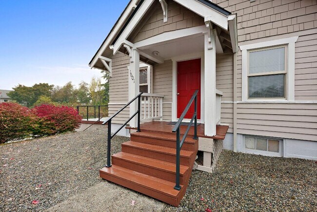Foto del edificio - Charming Corner-Lot Tacoma Home with Huge ...