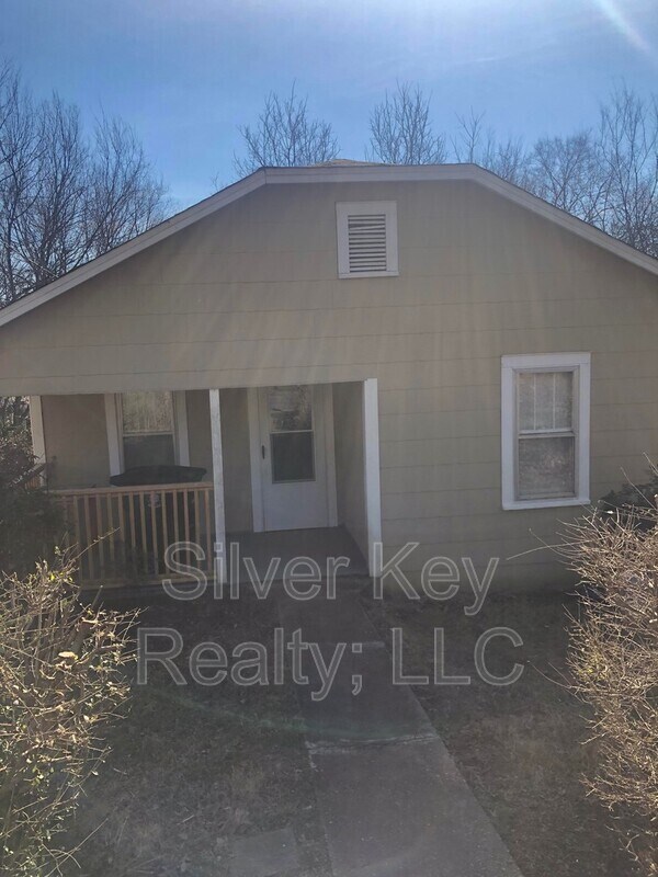 Foto principal - 605 W College St