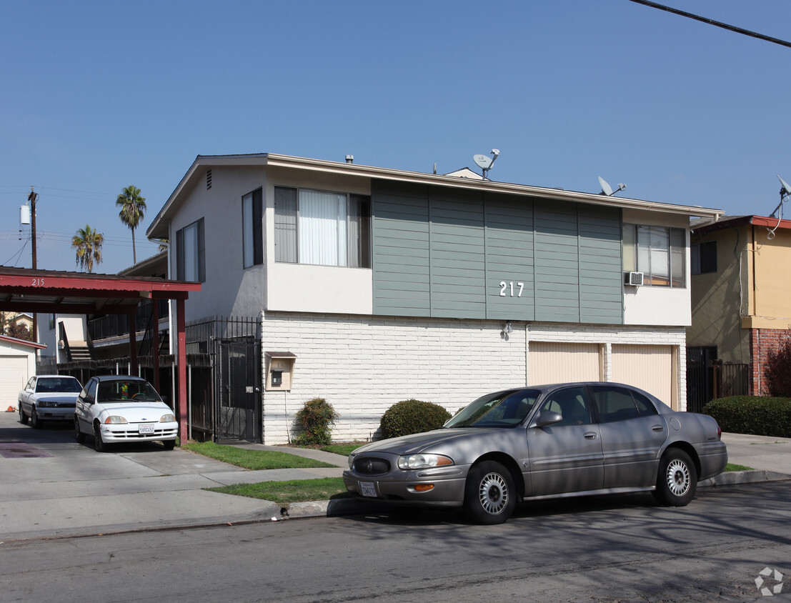 Primary Photo - 217 E Burnett St