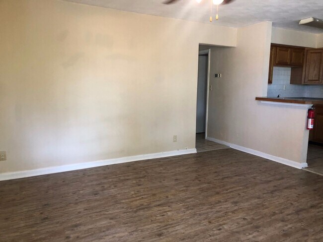 Foto del edificio - Two Bedroom Apartment Within a Short Dista...