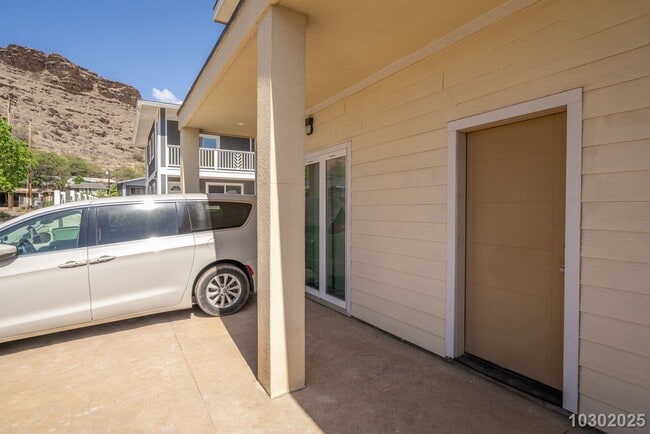 Building Photo - West Side Paradise – Downstairs 1-Bedroom,...