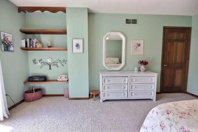 Foto del edificio - 6019 Sawmill Woods Dr