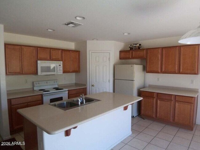 Building Photo - 3242 S 94th Dr