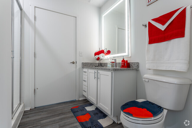 1 habitación, 1 baño - 550 pies cuadrados - Baño - Lennox Flats