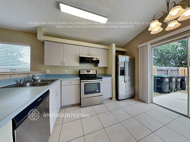 Building Photo - 1028 Vista Palma Way