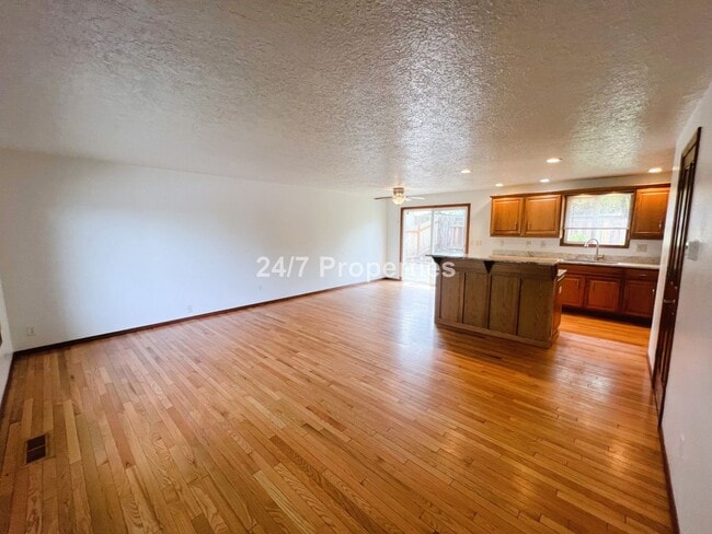 Building Photo - 2024-1102MF