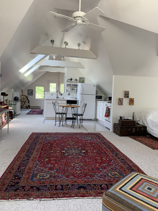 Main area, bedroom is on the R - 4039 Sheridan Ave S