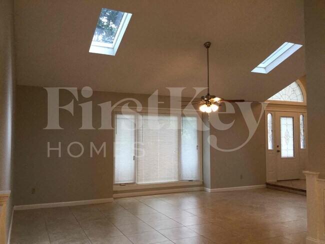 Foto del edificio - 7654 Balmy Ct