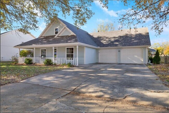 Foto del edificio - Schedule a Showing Today!!!  Don't Miss Out On This Spring Special!!