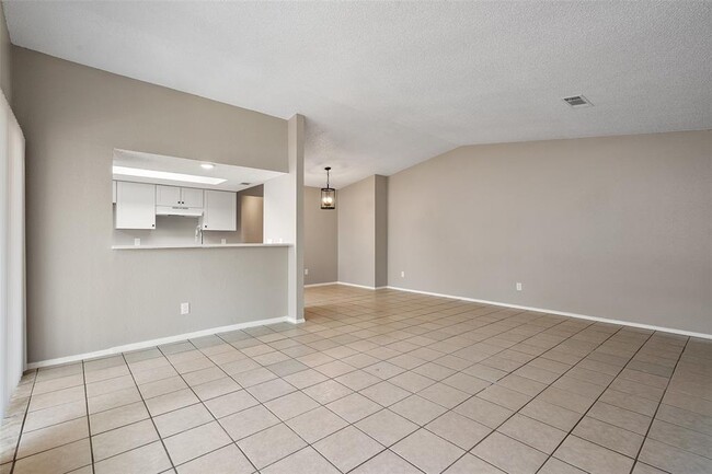 Building Photo - 5303 Woodland Oaks Ct