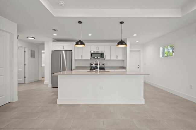 Building Photo - 1392 San Cristobal Ave