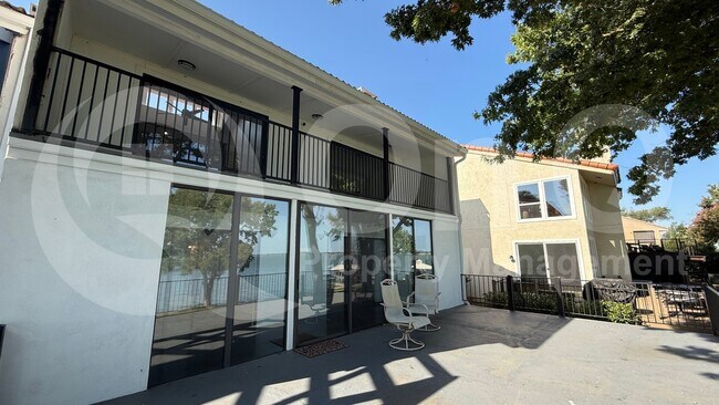 Building Photo - 3612 Lakeside Dr