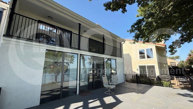 Foto del edificio - 3612 Lakeside Dr