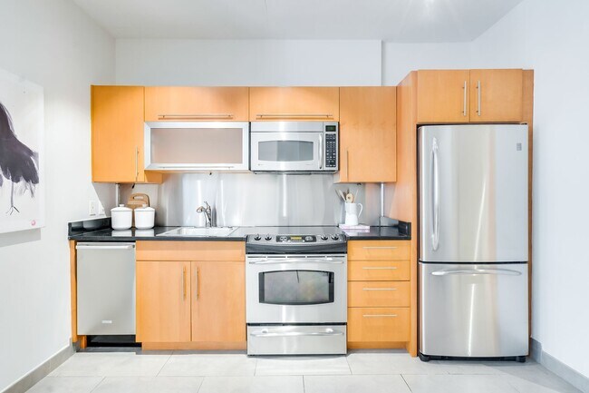 Foto del edificio - Logan Circle Condo | 2 Bed | 2 Bath | 1,000 Sf | 1 Garage Parking Space