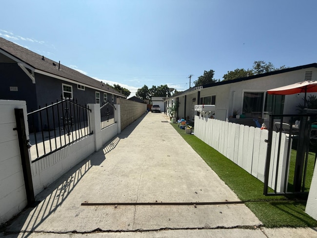 Photo - 924 W Chestnut Ave Apartment