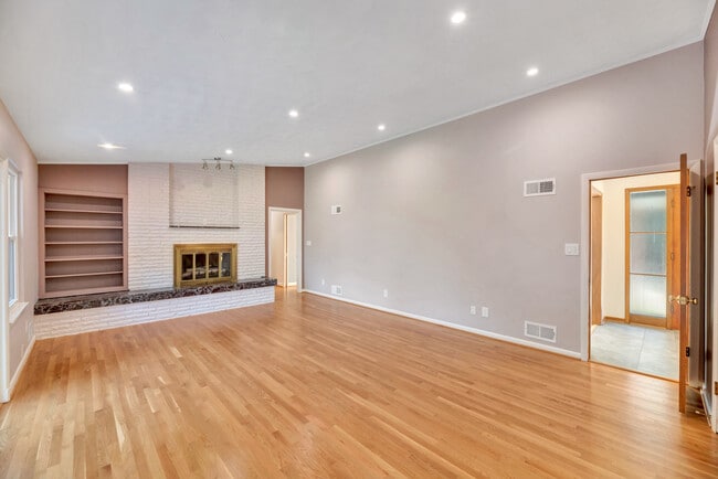 Building Photo - 90 Quaint Acres Dr