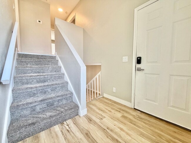 Building Photo - 680 E Malibu Dr