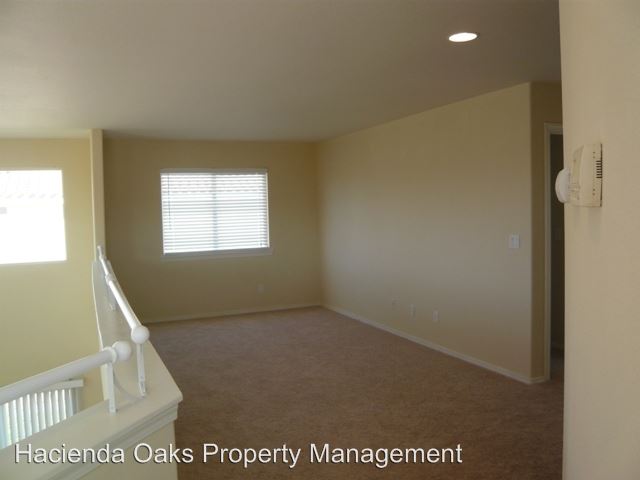 Building Photo - 1511 Oak Crest Way