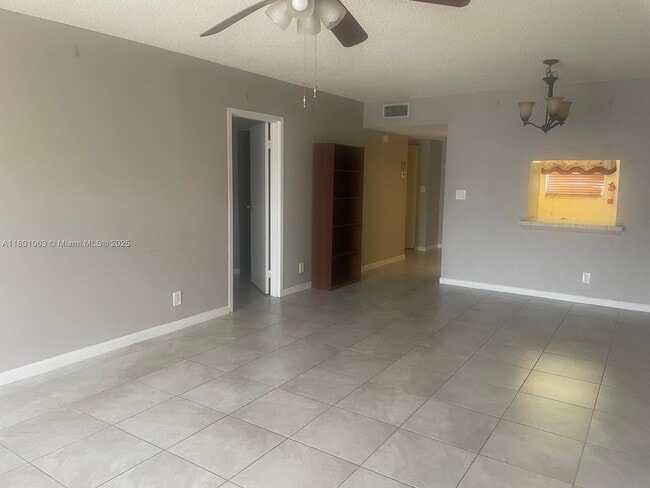 Foto del edificio - 8311 Sands Point Blvd