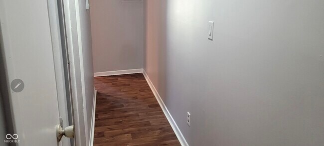 Foto del edificio - 6115 E 12th St