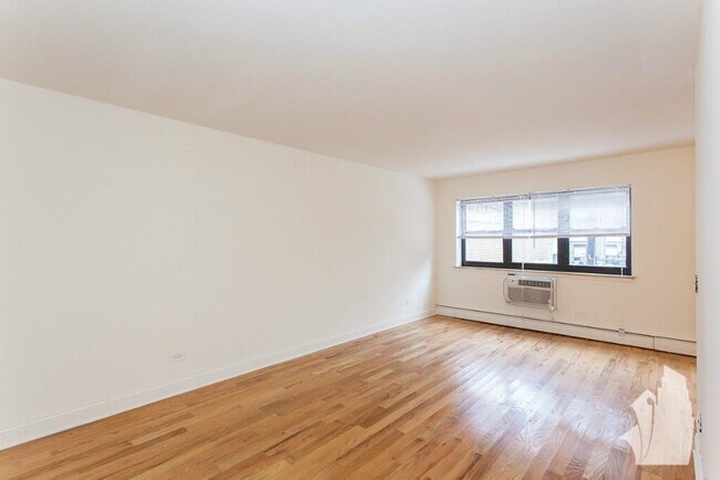 Building Photo - 510 W Briar