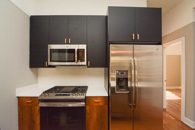 Foto del edificio - 1836 W Augusta Blvd