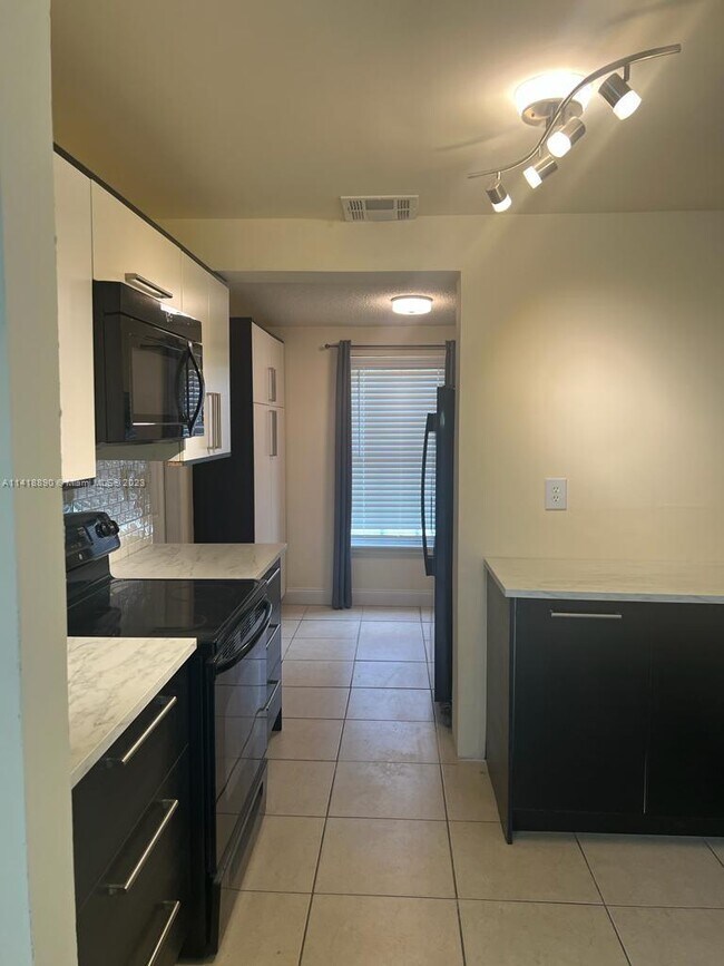 Foto del edificio - 3545 SW 12th Ct