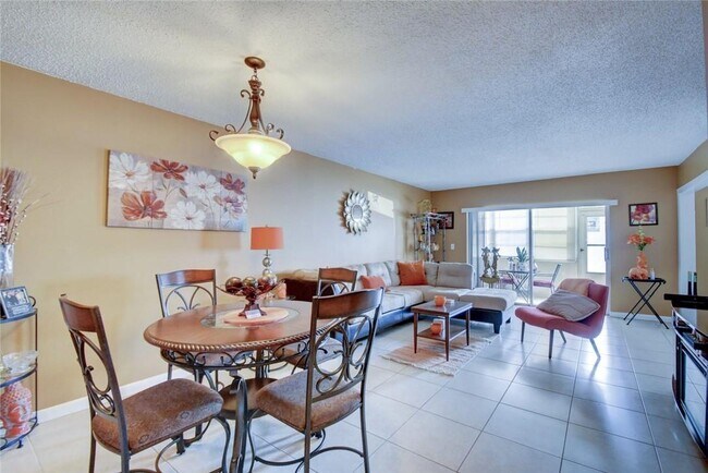 Building Photo - 3050 Sunrise Lakes Dr E
