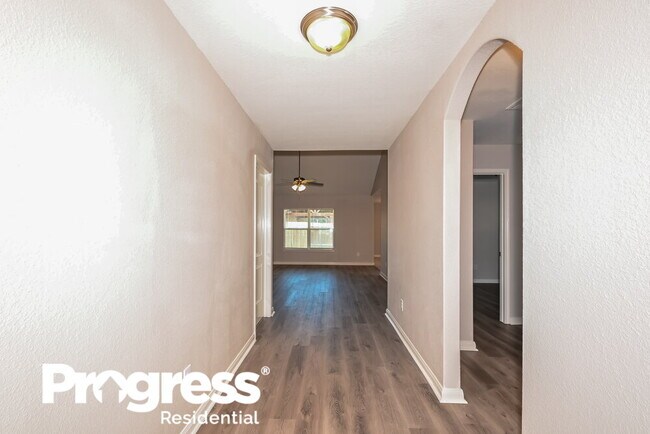 Building Photo - 1327 Chapman Dr