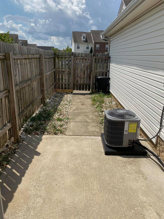 3639 Bracknell Forest Dr, Groveport, OH 43125 Condo for Rent in