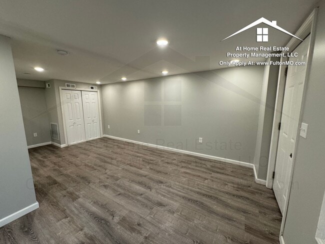 Foto del edificio - 103 E 3rd St