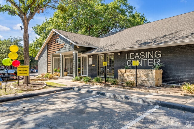 Leasing Office - Cottonwood
