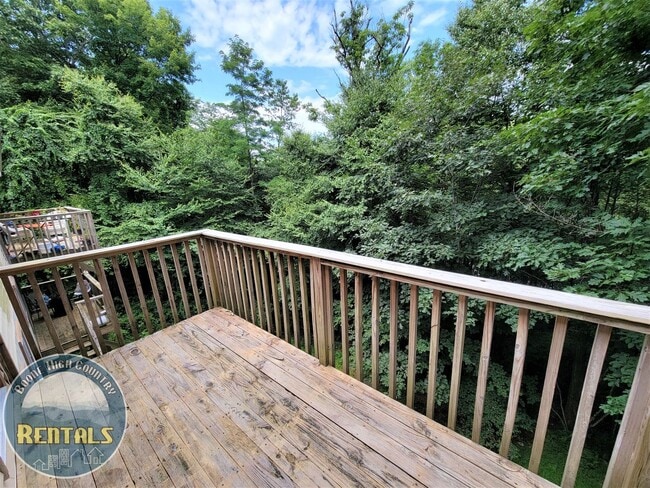 Building Photo - 323 Mountain Aire Ln